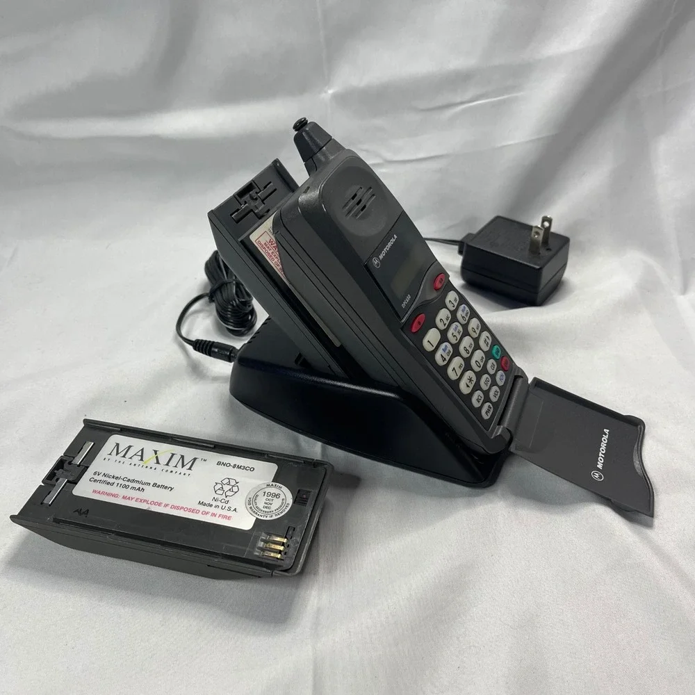 Vintage Motorola DPC650 Flip Cell Phone Bundle Retro TESTED Working